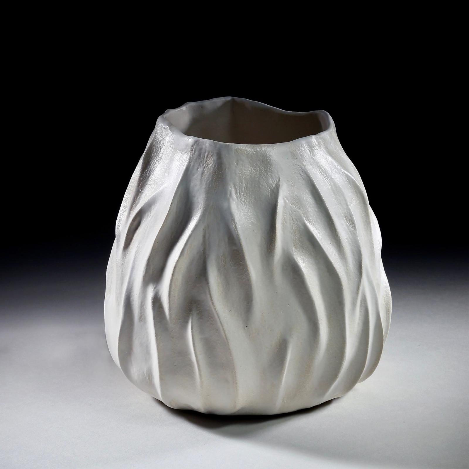 Vertical wave vase in cream by Almerinda
