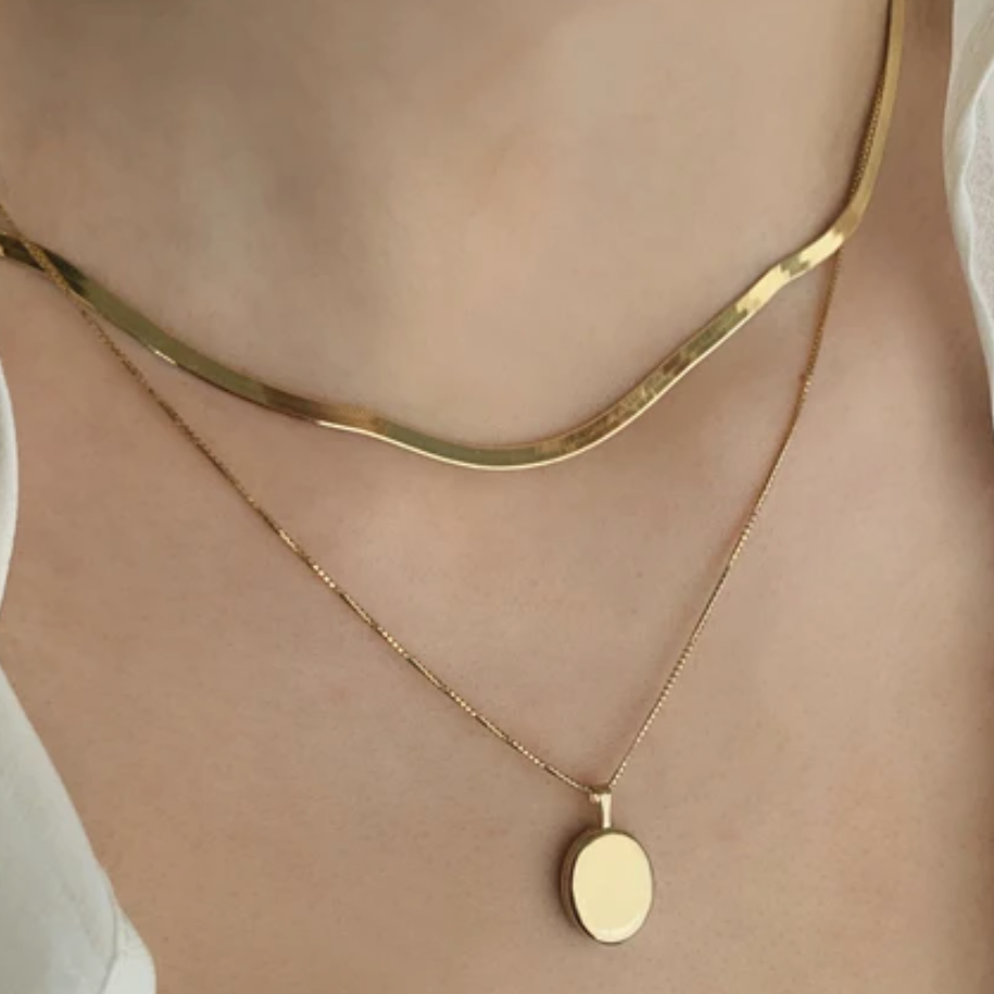 10k best sale gold locket